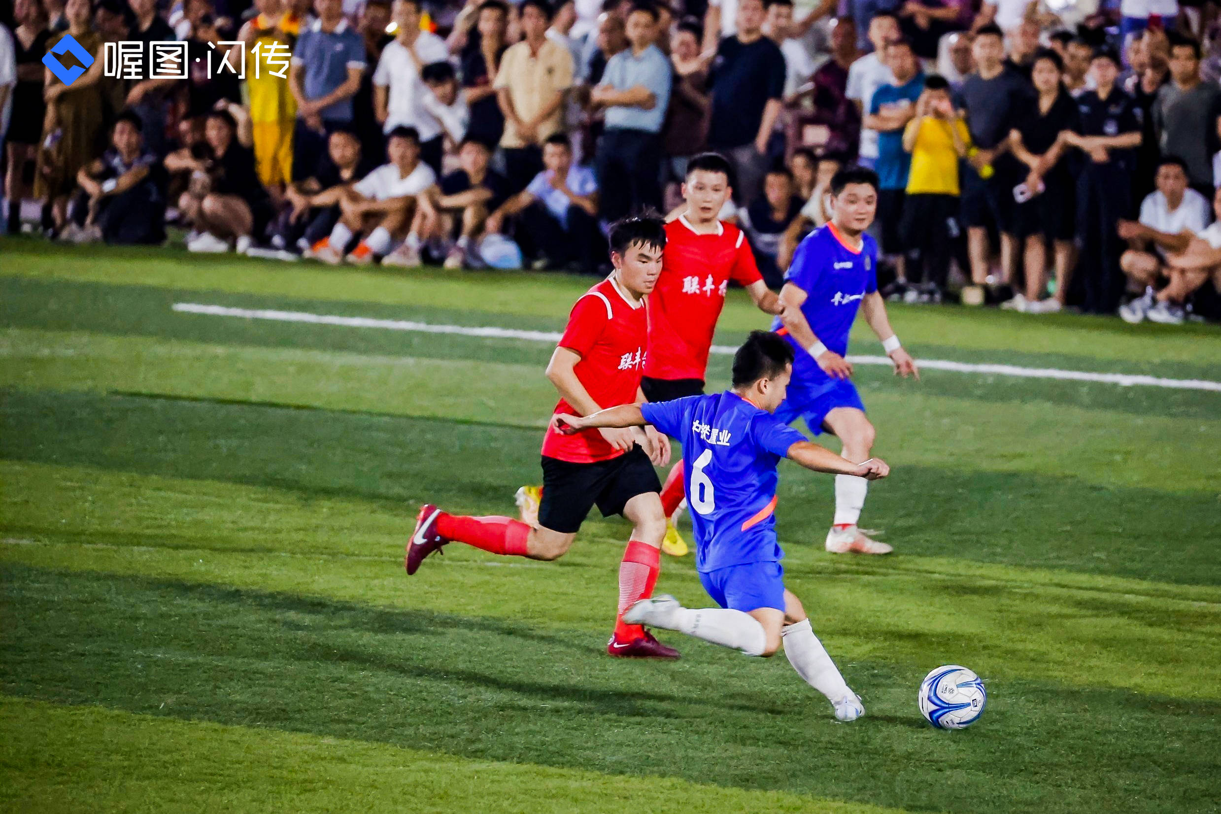 关于场面火爆!足球观众席沸腾不已的信息 关于场面火爆!足球观众席沸腾不已的信息