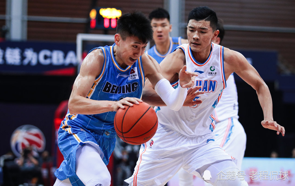 广州队险胜北京队，麦科勒姆统治全场