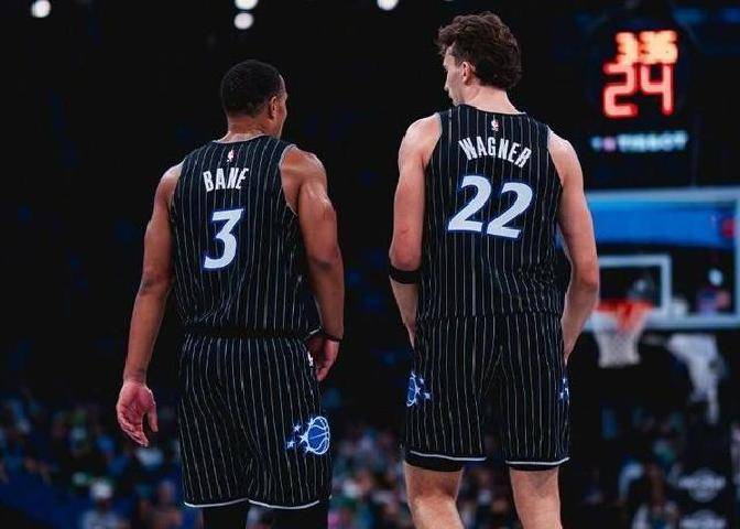 凯尔特人完胜魔术，周琦统治全场