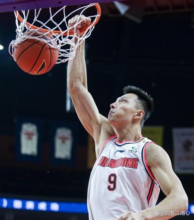 公牛横扫广州队,易建联带队取胜 公牛横扫广州队,易建联带队取胜