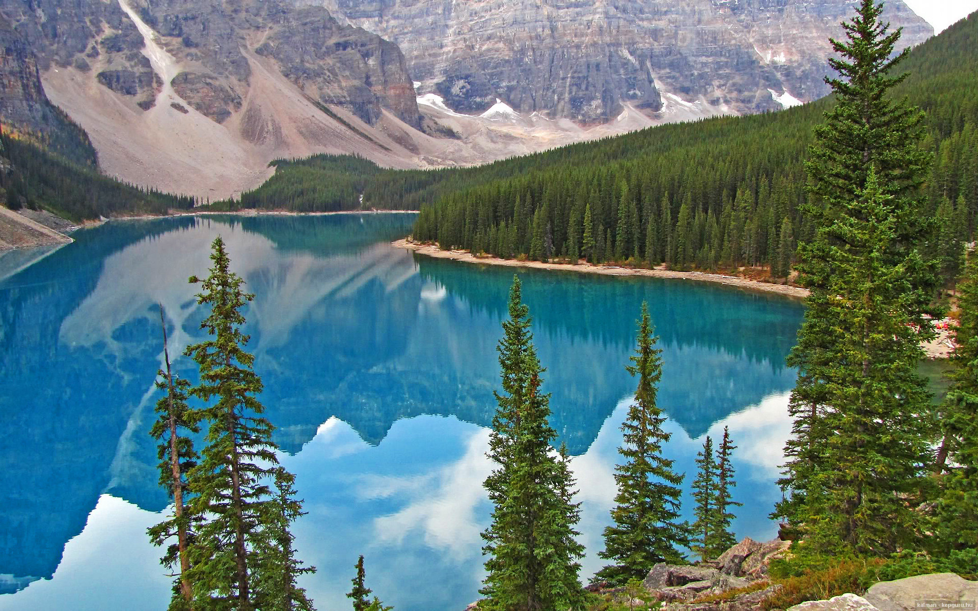 沙漠雄鹰的逆袭，莱万绝杀终结莱比锡红牛不败神话