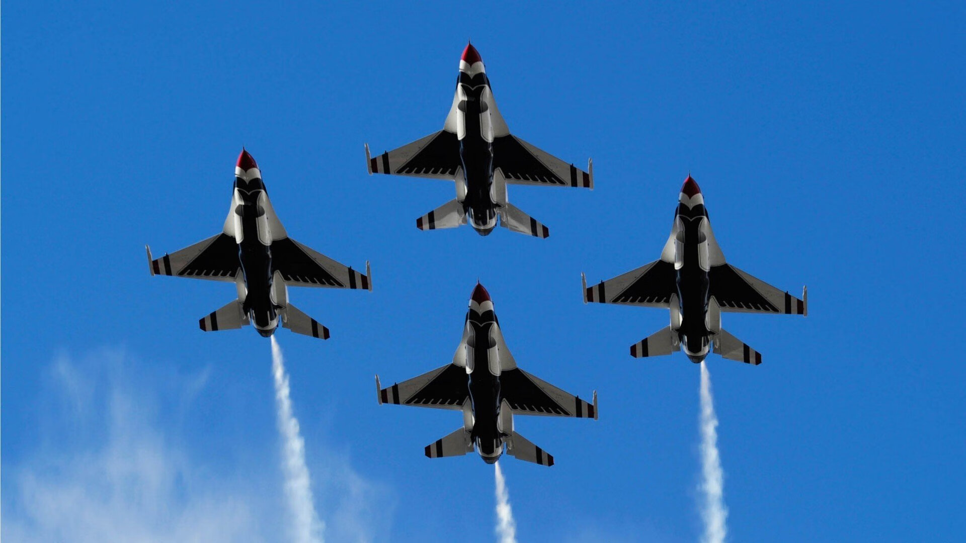 赛道上的挡拆与轮胎墙背后的三分雨，维斯塔潘如何以篮网式战术横扫汉密尔顿的雷霆之师