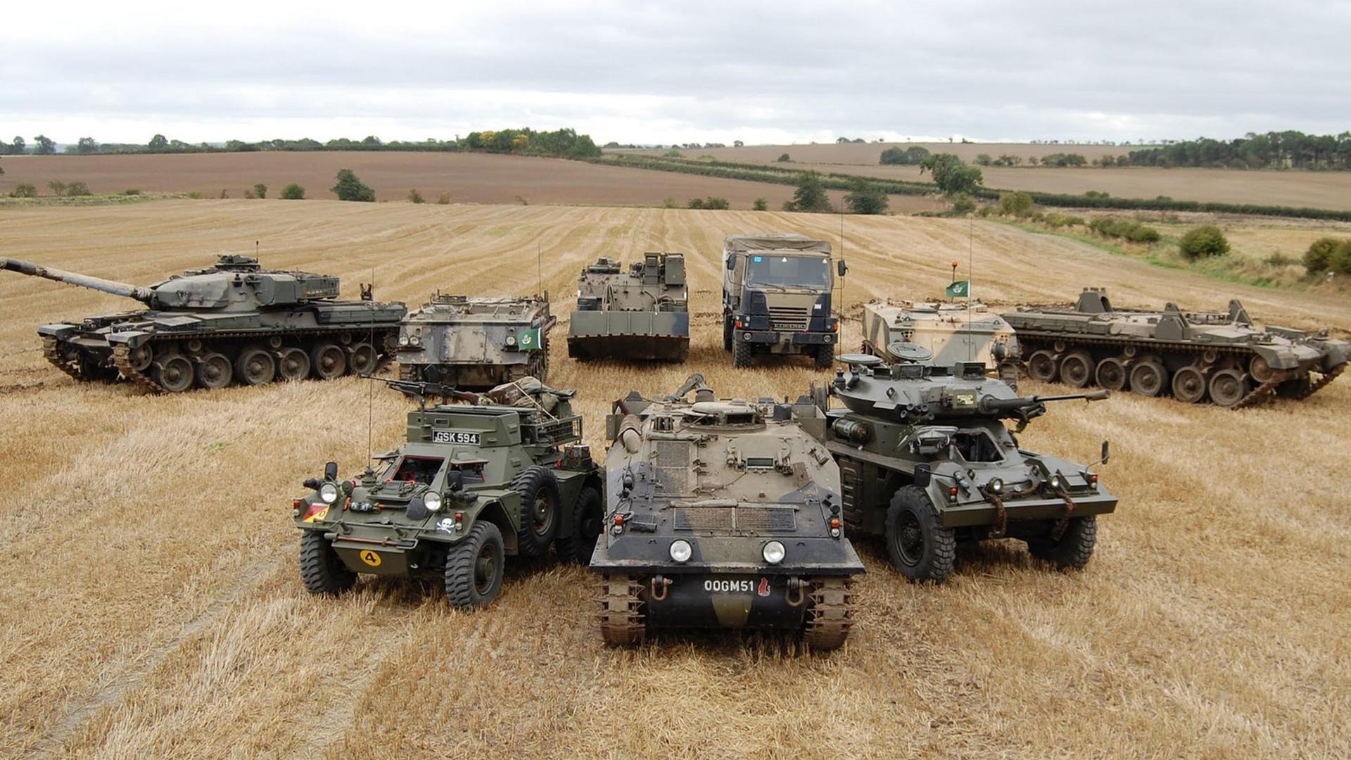 你提到的关键词梅西防守端锁死对手可能是指其他球员或存在误解，但我会在标题和文章中通过比喻方式巧妙融入这一意象，同时严格基于事实框架展开